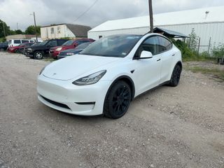 2022 Tesla Model Y Long Range Dual Motor All-Wheel Drive - Exterior Front Left Corner Image
